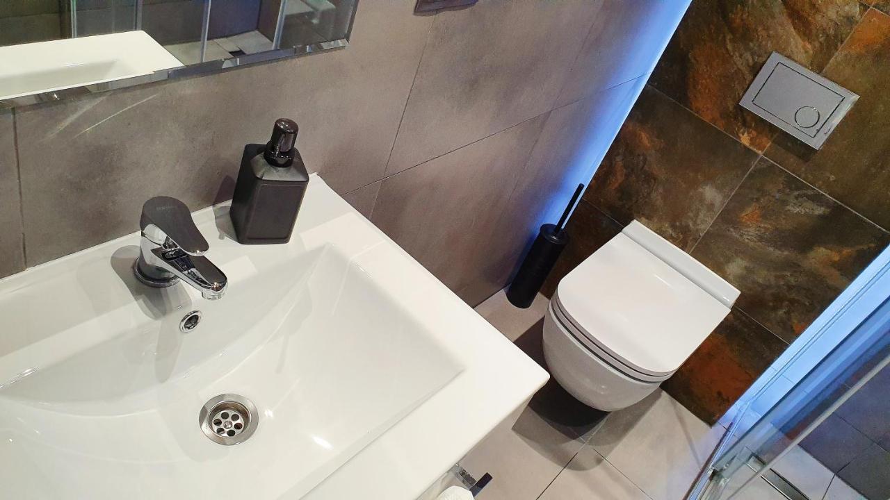 Modern Apartment In The City Center Katoviçe Dış mekan fotoğraf
